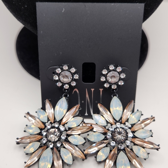 International Concepts Black and Neutral Stone Flower Drop Earrings - Picture 3 of 4
